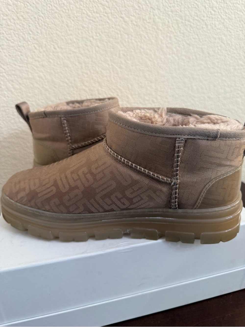 UGG Classic Ultra Mini Monogram Boots Tan Chestnut Faux Fur Lined Women’s Size 7 - Picture 6 of 12